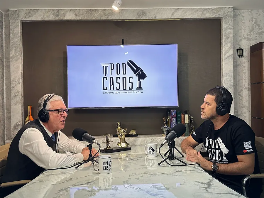 Dr. Márcio Lima da Silva e Dr. Eduardo Cunha Löwenhaupt no estúdio do PodCasos.